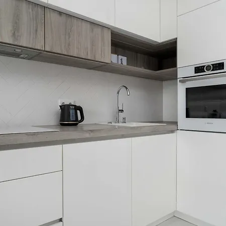 Apartment Family With Large Balcony And 2 Parking Spaces By Renters Breslau