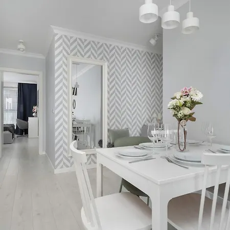 Family With Large Balcony And 2 Parking Spaces By Renters * Breslau