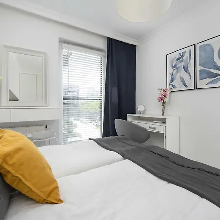 Apartment Family With Large Balcony And 2 Parking Spaces By Renters