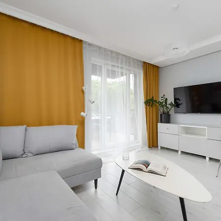 Family With Large Balcony And 2 Parking Spaces By Renters Apartment *