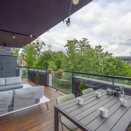 Apartment Family With Large Balcony And 2 Parking Spaces By Renters Breslau