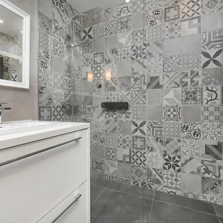 Family With Large Balcony And 2 Parking Spaces By Renters Apartment Wroclaw