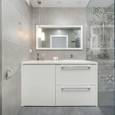 Apartment Family With Large Balcony And 2 Parking Spaces By Renters