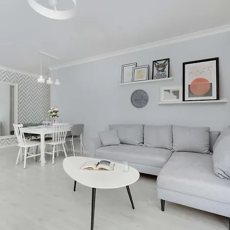 Apartment Family With Large Balcony And 2 Parking Spaces By Renters Breslau