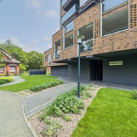 Family With Large Balcony And 2 Parking Spaces By Renters